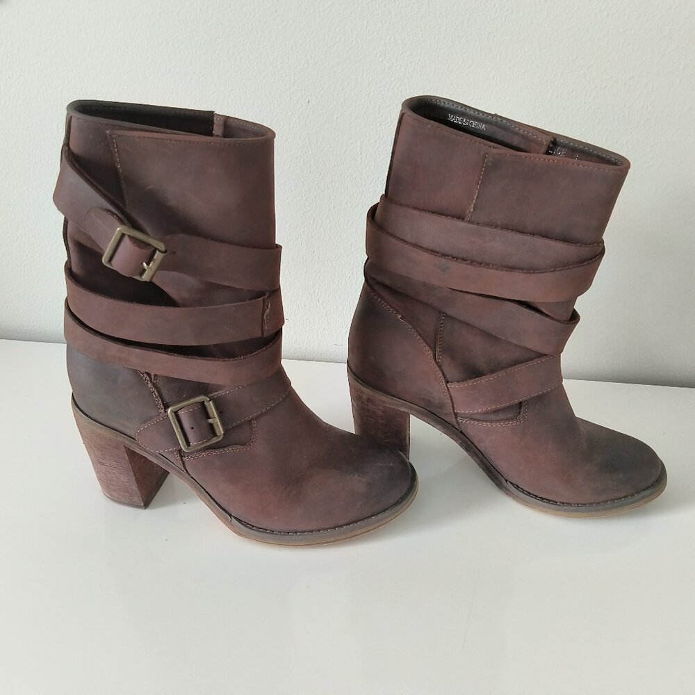 Jeffrey Campbell Ibiza  leather strap boots in a distressed brown color.  Size 8